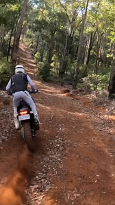 Comparing notes on our Darkhorse T7's with @carsonbascombe34 . This is a preview of some exclusive content for our YouTube members. If you'd like access to this additional content, click the link in my profile and head over to my channel ARIEMANN1, hit the 'join' button and sign up 🙏 @yamahamotoraus @alpinestars @akrapovic @pod_active @motulaus @pirellimotoaus | Motology Films