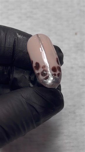 How to Style Metallic Lines on Nails 💅
