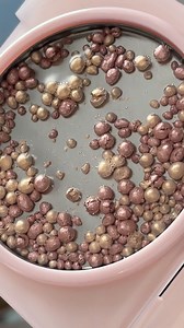 18K views · 152 reactions | Przetestujmy razem nowość od Huda Beauty Rose Quartz HIGHLIGHTER. Co wy na to? #rosequartz #hudabeauty #hudabeautyshop #zmalotestuje #highlighter #newcosmetics | Zmalowana | Facebook