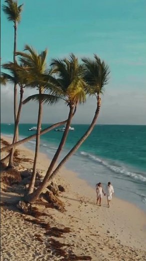 🏖️ Couple Walks On A Beautiful Beach | Romantic Serene Ocean Sunset Moments! 💖