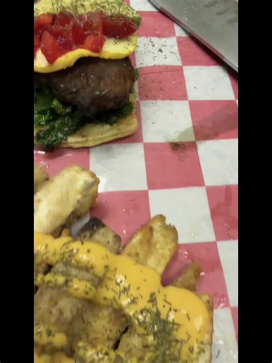 🚨 NEW ON THE MENU 🚨 LIONS MANE SLIDERS LOADED CHEESY BURRO BANANA FRIES 🍔🔥🍟 This right here different… REAL different 👀 We got them juicy LIONS MANE sliders 🍔🍔 Seasoned to perfection, giving you that meaty bite but ALL ALKALINE 🌱⚡ Stacked with fresh toppings and that signature Vegan Time flavor Then we took it up another level… 🍟 LOADED CHEESY BURRO BANANA FRIES Dripped in our house-made alkaline cheese, topped crazy, full of flavor, full of ENERGY ⚡ This ain’t fast food… THIS IS FOOD 