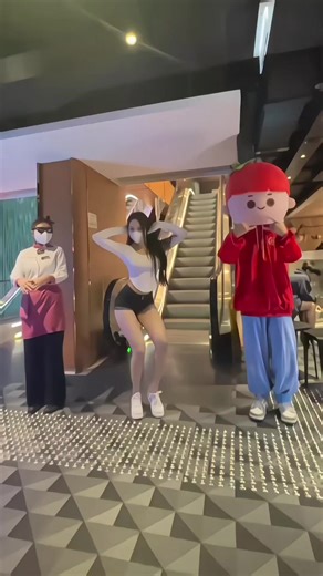 迷你舞者的精彩表演