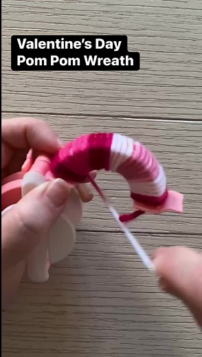 316K views · 3.3K reactions | Let’s make a Valentine’s Day Pom Pom wreath! #easycrafts #wreathmaking #wreath #valentinesdaycrafts #handmadewithlove #pompoms #pompomlove #craftersgonnacraft #crafting #yarnspiration #yarnlove | Weekend Craft | Facebook