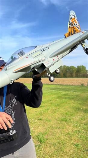 Stunning Retraction System on R/C Eurofighter Jet