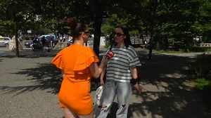 "U shokova", qytetarja: Fallxhorja mi gjeti të gjitha Shikoni videon e plotë në linkun e Youtube: https://youtu.be/-KTeskQZiHo #oranews #voxpop #qytetaret #fallxhoret #breziri #komplimenton #fletneitalisht #enkibracaj #fal #sheffall | RTV ORA