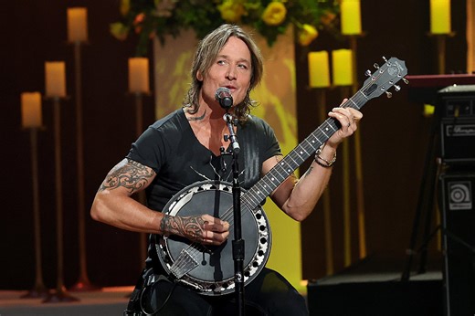 WATCH: Keith Urban Brings Out His Banjo for Loretta Lynn Tribute at Her Memorial Service