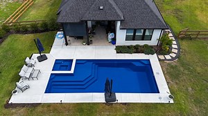 Luxe 35 (15'5" x 35') pool & spa combo in Tahiti Blue