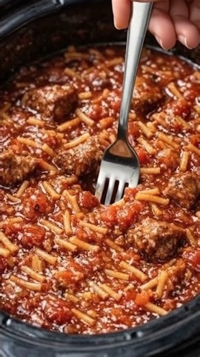 🍝🍅 Slow Cooker Spaghetti & Meatballs