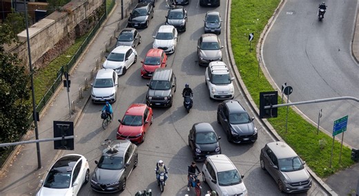 Stop auto e benzina e diesel dal 2035: multe, target intermedi, i motori ibridi e il nodo dell'usato. Tutte le regole