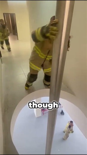 Firefighters Try a Fire Pole for the First Time (@eralcavi)