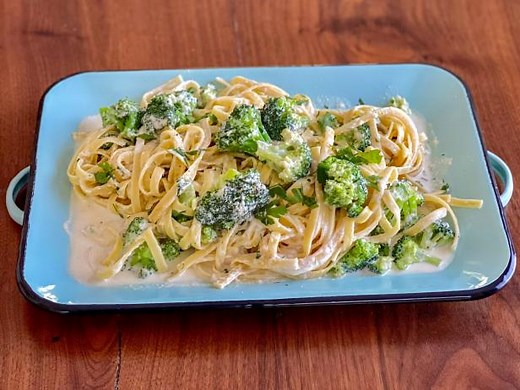 Quick Fettuccine and Broccoli Alfredo
