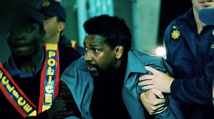 Intense chase through Cape Town stadium - Safe House (Denzel Washington, Ryan Reynolds)