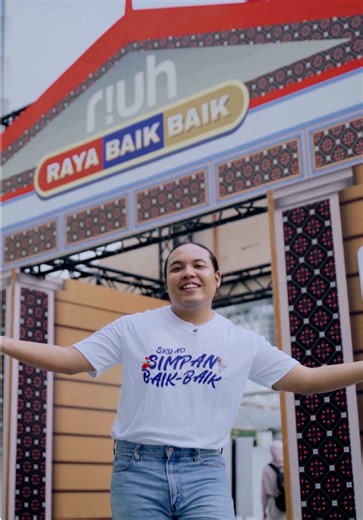@RIUH tahun ni memang best gila!! Mula-mula datang sebab nak chill je, sekali stay lama sebab vibes dia MEMANG BEST. Sempat juga singgah dekat booth @KWSPMalaysia tadi, pastu dapat buat activation kat situ. Terussss belajar banyak yeee pasal simpanan masa depan nanti 😭😭 So korang kena pergi booth KWSP tau, boleh main game and menang hadiah!!! Jangan lupa tau!! RIUH Raya Baik-Baik ada di Raintree Plaza, TRX, dari 3pm sampai 3am sampai 1 Mac ni!! Pergi cepatttttttttttt #rayabaikbaik #riuhintheci