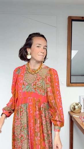 La nouvelle collection portée par une « non-mannequin » Je reçois souvent des messages me disant que c’est plus facile de se projeter quand je porte moi-même les bijoux ✨ Alors je continue ! 5 modèles de la nouvelle co’ : 1- look : robe @galerieslafayette ceinture @despetitshauts - bijoux : BO Fier, jonc Esseppe, collier cornette, barrette Fier (à l’envers 🙃) 2- look : robe adorée @maisonstellaetsuzie - bijoux : BO Dames, collier Sableaux, bracelets Fier et Dames 3- look : chemisier offert par 
