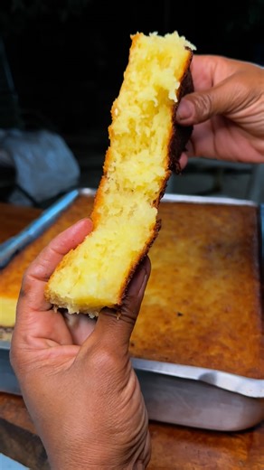 Renilda Oliveira on Instagram: "Você conhece a história O homem do bolo de mandioca (versão de Goiás) Conta-se que existiu um homem chamado Mané, que fazia bolo de mandioca e saía pelas ruas para vender. Só que ele tinha o hábito de andar sem roupa. O povo achava engraçado e esquisito ao mesmo tempo, e a história se espalhou tanto que ele virou lenda: o Mané Pelado.😂😂😂😂😂"