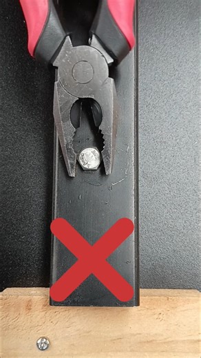 Turn a bolt into an adjustable wrench! 🔩🤯 #diy #lifehacks #tools #workshop #shorts