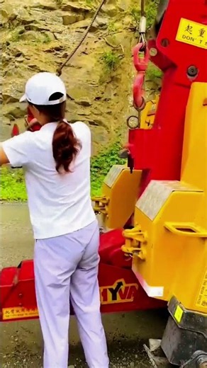 Master Class Truck Recovery: Extreme Off-Road Towing Action! #shorts