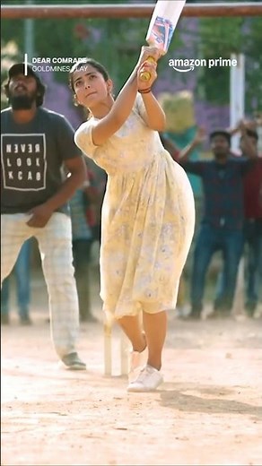 Rashmika Mandanna plays gully cricket 🏏 | Vijay Deverakonda | #primevideoindia #dearcomrade