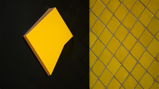 Commonwealth Bank profit tops $10 billion but analysts say it's not enough to justify 'lofty valuation'