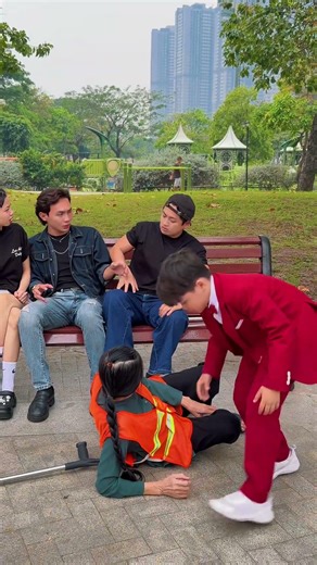 Taking a seat in the most blatant way [KID BOSS] #kindness #hero #respect #help #good