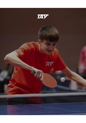 Moment gênant au service de tennis 🏓