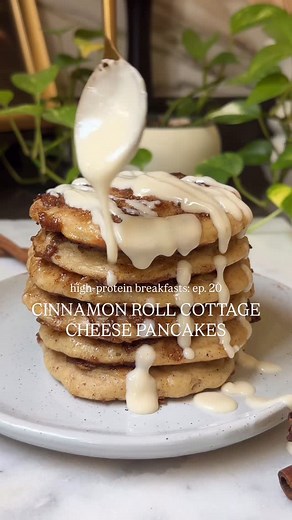 Christine McMichael on Instagram: "@jar.of.lemons CINNAMON ROLL COTTAGE CHEESE PANCAKES ✨ oh my goodness. ⠀⠀⠀⠀⠀⠀⠀⠀⠀ >> Comment “RECIPE” to get the full recipe sent straight to your DM’s! ✨ ⠀⠀⠀⠀⠀⠀⠀⠀⠀ 12 grams of protein per pancake, light, super fluffy, and have that perfect cinnamon brown sugar swirl that caramelizes to perfection. My kids love these, and I love that they can be made in under 15 minutes. Prep a big batch of these high-protein pancakes at the beginning of the week and keep them o