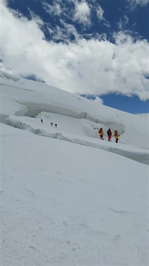 How much does it really cost to climb Everest and the 7 Summits and why altitude changes everything Mount Everest is the highest mountain on Earth at 8848 m / 29029 ft. At the summit average temperature is around -30 C / -22 F and can drop lower with wind. Oxygen level here is only about 33 percent of sea level. This is why Everest is not just climbing but long adaptation. A full Everest expedition usually takes 55 to 65 days. This time is needed for acclimatization rotations rest days and waiti