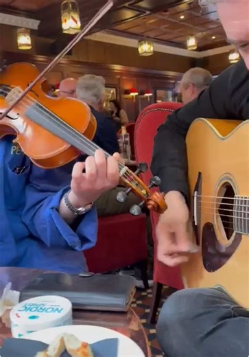 Tunes at the Dark Horse, Belfast 🎻 #irishsession #belfastsessionguide #belfast #session #tradsession #sessiontrail #tradtrail #traditional #traditionalmusic #trad #tradmusic #uilleannpipes #fiddle #concertina #accordion #tinwhistle #flute #guitar #harp #bodhran #irish #irishmusic #irishpub #irishtiktok #irishdance #ireland #belfast #fyp
