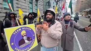 কানাডার ভ্যানকুভারে শহীদ ওসমান হাদি হত্যার প্রতিবাদে , ভারতীয় দূতাবাসের সামনে প্রতিবাদ সমাবেশ । এতে অংশগ্রহণ করে কানাডিয়ান শিখ কমিউনিটি ও প্রবাসী বাংলাদেশিরা । ভারতীয় আধিপত্যবাদ বিরোধী আপডেট পেতে পেজটি ফলো দিয়ে সাথেই থাকুন। ধন্যবাদ | Bangla Defence News