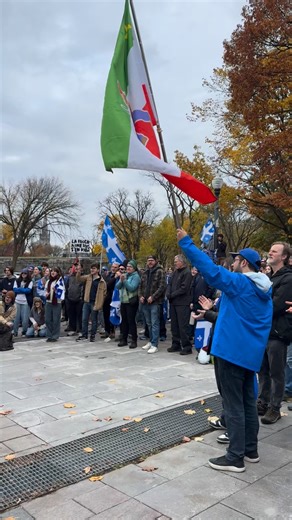MARCHE POUR L’INDÉPENDANCE DU QUÉBEC⚜️💙 Plus de 200 personnes ont parcouru les rues de la Capitale-Nationale lors d’une marche organisée par des jeunes du Cégep de Limoilou. Malgré la nuit de bâillon et le froid, ma collègue Catherine Gentilcore et moi étions présents pour marcher avec tous ces jeunes inspirants. C’est notamment grâce à la jeunesse qui se soulève qu’on aura notre pays ! | Pascal Paradis, député de Jean-Talon