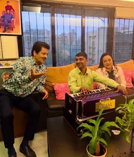 Mr. Udit narayan jha & Deepa narayan jha House of Mr. Uditnarayan jha at Mumbai I'm very happy