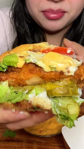 CRISPY CHICKEN SANDWICH FROM SHAKE SHACK #mukbang #sandwich #eating