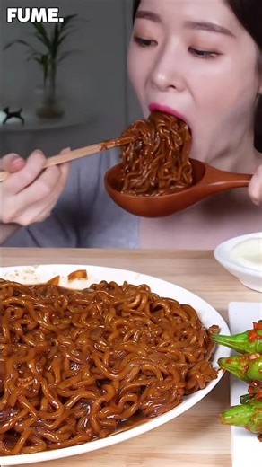 MUKBANG BLACK BEAN NOODLES‼️😮