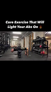 Core Exercise That Will Light Your Abs On 🔥 The original set up for this was shown to me by my brother @jayferruggia using the Ab mat on the bench so that you can get a big stretch in the abs, while having lumbar support. Essentially you’re adding range of motion, which makes a big difference for every rep. I played around with this and added a band so it would pull me into the stretch and also add more tension at the top of the “crunch.” To say this one is a burner is an understatement! Did 3 