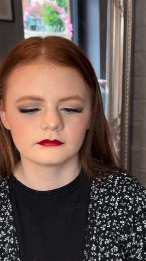 Classic prom glam with a modern edge ✨ Flawless matte skin, softly defined eyes and a bold red lip for a timeless, confidence-boosting finish ❤️ Prom makeup should feel elevated, long-lasting and you — designed to photograph beautifully from every angle and last all night ✨ ✨ Prom Season now open ✨ 🗓️ 𝗔𝘃𝗮𝗶𝗹𝗮𝗯𝗹𝗲 𝟳 𝗗𝗮𝘆𝘀 𝗮 𝗪𝗲𝗲𝗸⁣ 📲 𝗕𝗼𝗼𝗸 via DM or email mollywoodbeautyltd@gmail.com 🌍 National & International Bookings - - - - - #promglam #prommakeup #prommua #eveningglam #red