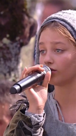 ​13-Year-Old Sings Beautiful Song for Pope Léon XIV 🕊️ #Shorts