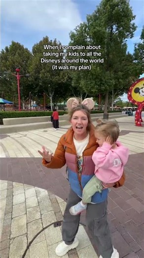 My feet are tired 🫣 wrapping up our second to last Disney we need to visit which was Disneyland