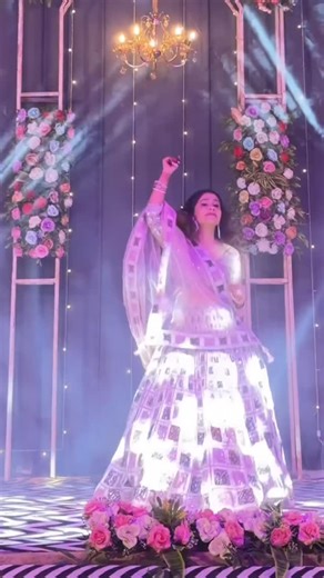 Nimesh patel on Instagram: "Dupatta Tera ❤️ . Performance by @madhura.mohod.dance . . #weddingchoreography #sangeetnight #sangeetdance #sangeet"