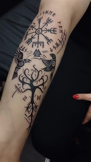 𝐓𝐚𝐭𝐭𝐨𝐨 - 𝐀𝐧𝐟𝐫𝐚𝐠𝐞𝐧 𝐚𝐮𝐟 𝐢𝐧𝐬𝐭𝐚: _lisa.ink ( 𝐴𝑢𝑐ℎ 𝑖𝑛 𝑚𝑒𝑖𝑛𝑒𝑟 𝐵𝑖𝑜 𝑣𝑒𝑟𝑙𝑖𝑛𝑘𝑡 ) #tattoo #tattoodesign #tattooartistlife #tattooartists #tattooideas #tattoosartist #ink #ruhrpott #gelsenkirchen #nrw #nordischemythologie #nordischemythologietattoo