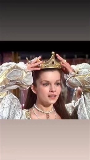 🏵🥀🏵🥀👑ANNE BOLEYN 👑🥀🏵🥀🏵🥀🏵🥀👑PART 7: THE CORONATION👑🥀🏵🥀In the weeks leading up to our remembrance of Anne Boleyn’s exe[ution on 19 May, 1536, I would like to offer a series of posts celebrating her life. I hope you enjoy them!🥀👑🥀On Sunday, 1 June, 1533, Anne Boleyn was crowned Queen of England in an elaborate ceremony at Westminster Abbey, culminating over seven years of effort by King Henry VIII to make her his queen. Anne was six months pregnant at the time of her coronation;