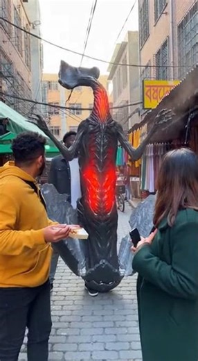 NO WAY 😱 People Ran When This Red Alien Appeared #giant #alien #movie