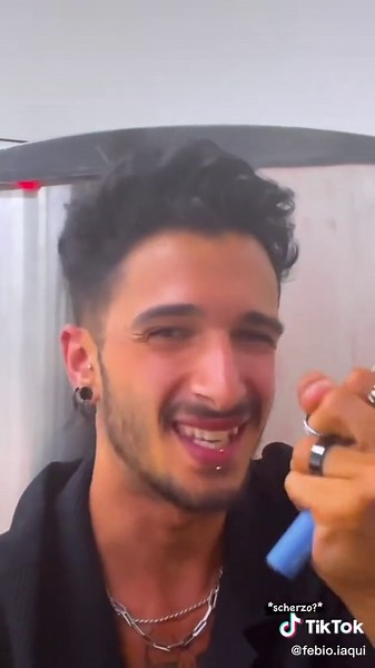 Mai vista una cosa del genere, sono devastato e sono passate 36 ore e sono ancora bloccato in Spagna. Per chi volesse vedere di piu ig: febio.iaqui #ryanair #sciopero #barcellona