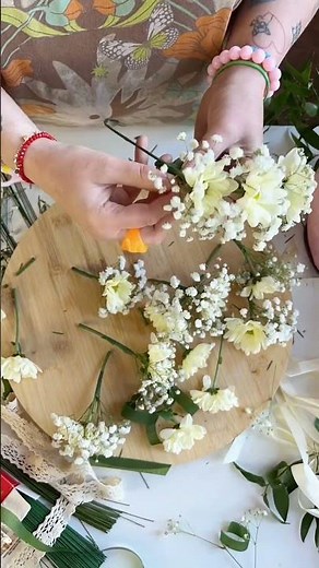 Communion wreath made of large flowers 💐 #diy #ivoadventures #flowers #diycrafts #wreathmaking #w...