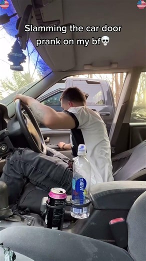 Slamming the car door to see my boyfriend’s reaction#usa#funnyvideo#funny #shorts #prank