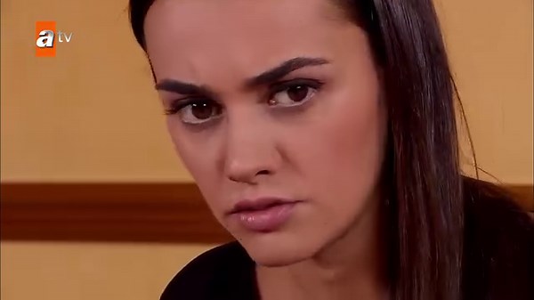 Ümran descubre el engaño de Murat y Alev - El Fuego del Destino | Alev Alev Para ver todos los capítulos de "El Fuego del Destino | Alev Alev" 👉 http://bit.ly/3PkfU8i Para subscribirte a Novelas Turcas de atv Español Youtube Canal: 👉 http://atv.link/espnl | Atv Español