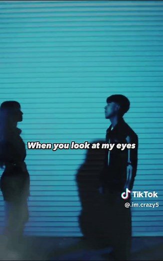 Esta Dañada: Letras y Traducción de Ivan Cornejo