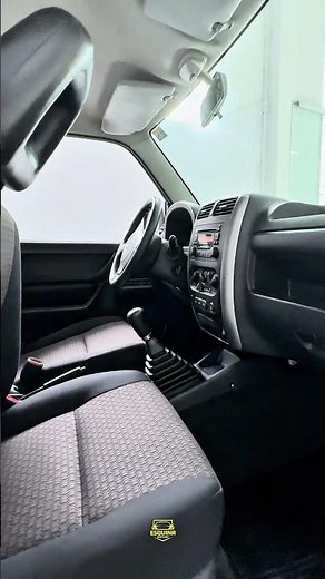 Suzuki Jimny 1.3 Street 2012, na cor prata com 82.000 km e câmbio manual