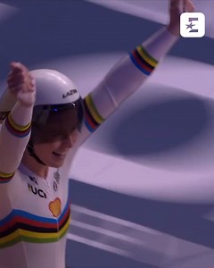 SOMETHING VERY SPECIAL! 👏 World Champion Emma Finucane defeats Olympic Champion Ellesse Andrews to take the Sprint win! 🔥 | TNT Sports