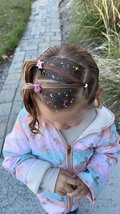 Half up 5 minute hairstyle for girls. #easyhairstylesforgirls #easyhairstyles #5minutehairstyle #girlshairstyles #hairtutorial | Easy Toddler Hairstyles