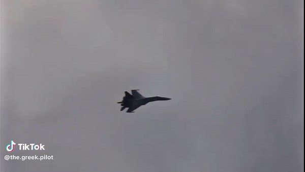 Excellent maneuverability 🦅 #su35 #military #russian #aviation #fyp | aviation